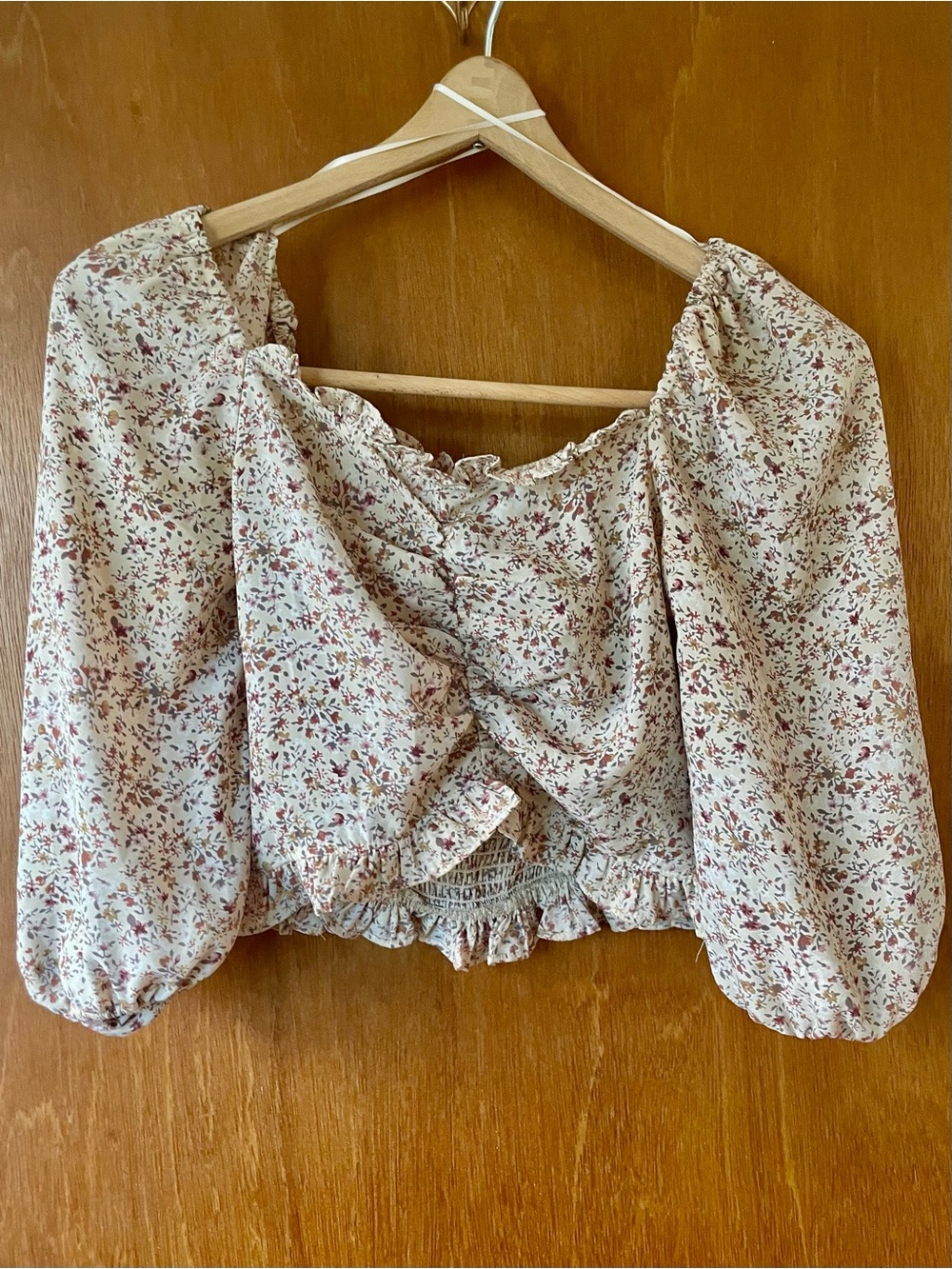 Dress Forum Floral Puff Sleeve Crop Top in Cream and Rose